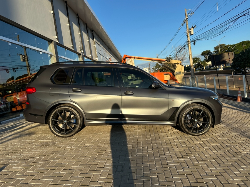 bmw x7 4.4 v8 gasolina m50i dark shadow edition steptronic 3.0 4p automatico 2021