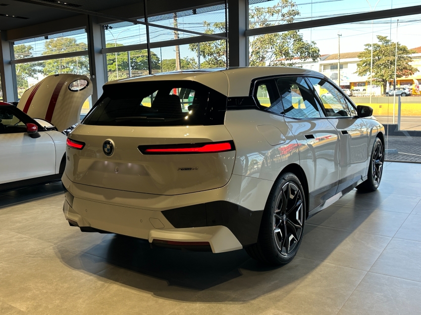 bmw ix eletrico xdrive50 sport 3.0 4p automatico 2025