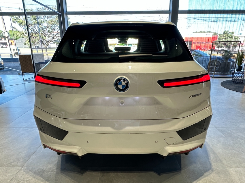 bmw ix eletrico xdrive50 sport 3.0 4p automatico 2025