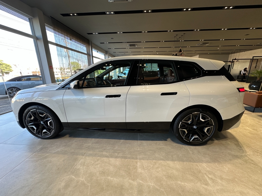 bmw ix eletrico xdrive50 sport 3.0 4p automatico 2025