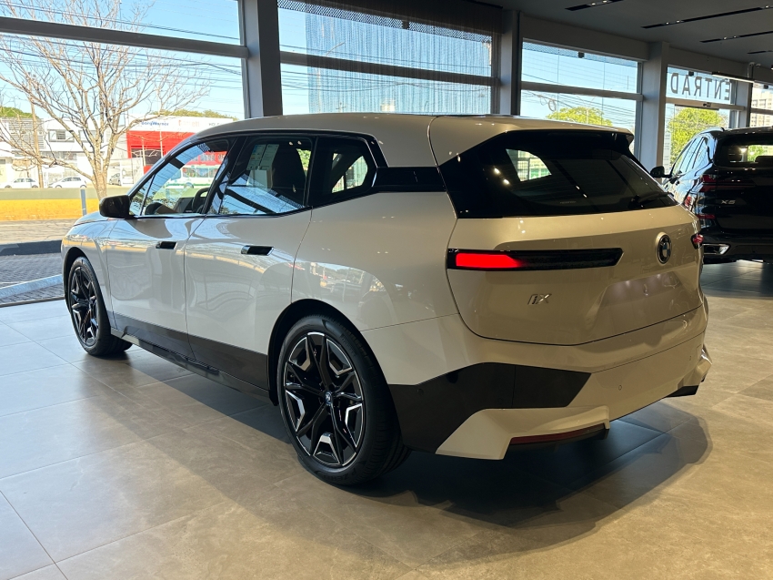 bmw ix eletrico xdrive50 sport 3.0 4p automatico 2025