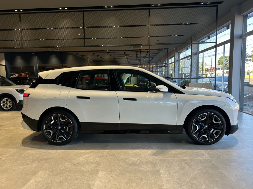 bmw ix eletrico xdrive50 sport 3.0 4p automatico 2025