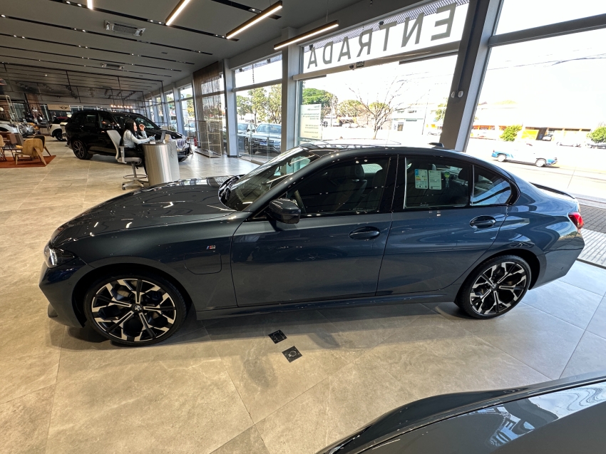 bmw 330e 2.0 16v turbo hibrido m sport automatico 4p 2025