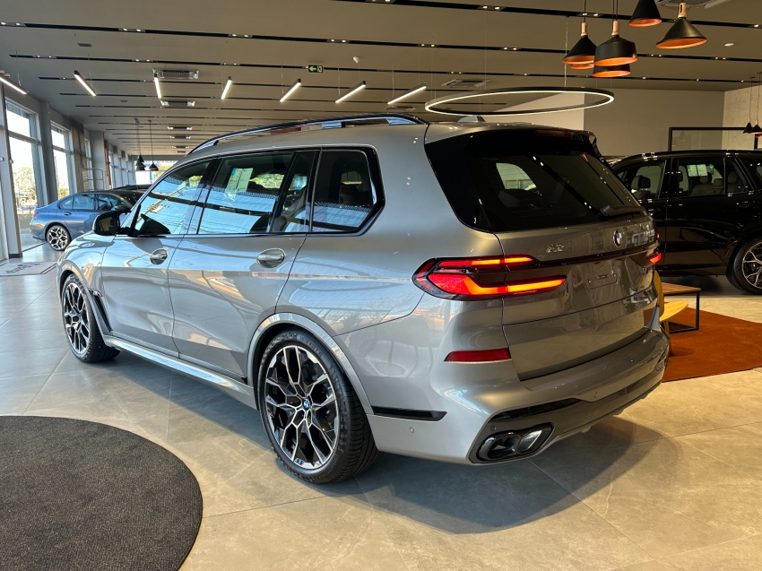 bmw x7 4.4 v8 gasolina m60i steptronic 4p automatico 2025