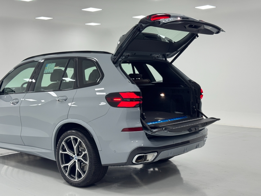 bmw x5 3.0 i6 turbo hibrido xdrive50e m sport automatico 4p 2025