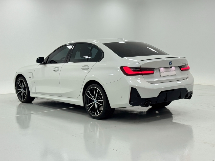 bmw 330e 2.0 16v turbo hibrido m sport automatico 4p 2024