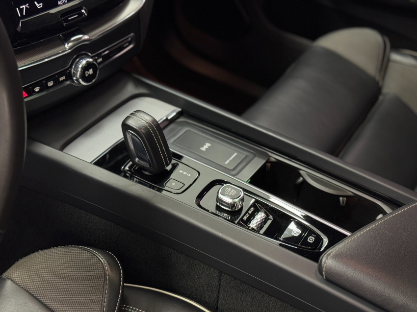 volvo xc60 2.0 t8 hybrid r-design awd geartronic hibrido 4p automatico 2020