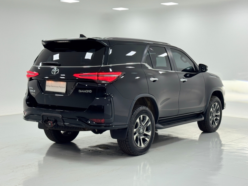 toyota hilux sw4 2.8 d-4d turbo diesel diamond 7l 4x4 automatico 4p 2024