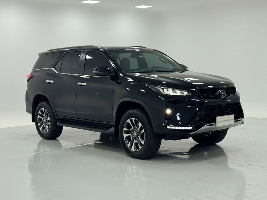 toyota hilux sw4 2.8 d-4d turbo diesel diamond 7l 4x4 automatico 4p 2024