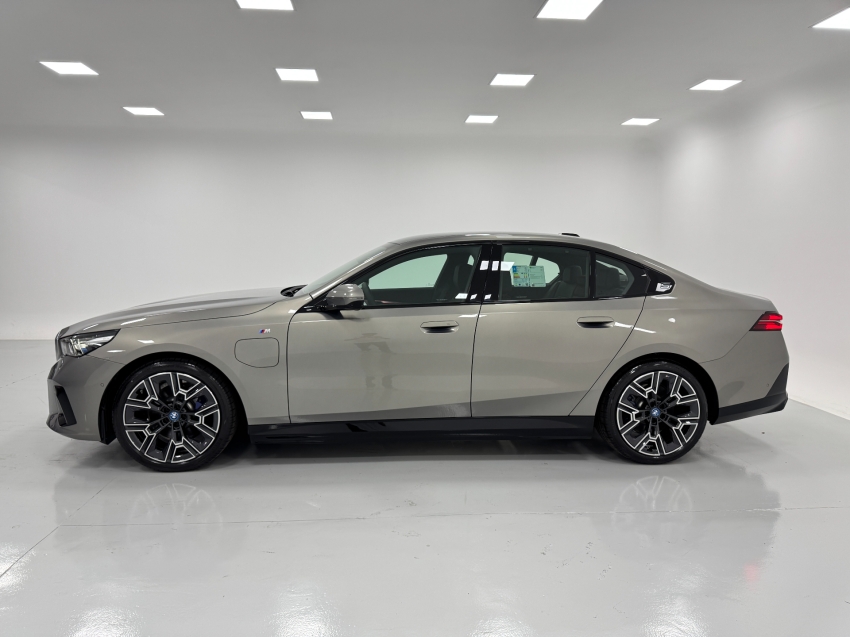 bmw 530e 2.0 twinpower phev m sport automatico hibrido 4p 2026