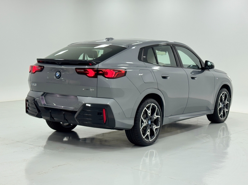 bmw ix2 64,8 kw eletrico xdrive30 m sport 3.0 4p automatico 2025