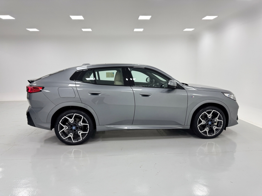 bmw ix2 64,8 kw eletrico xdrive30 m sport 3.0 4p automatico 2025