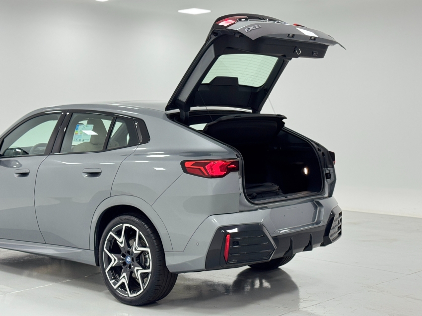 bmw ix2 64,8 kw eletrico xdrive30 m sport 3.0 4p automatico 2025