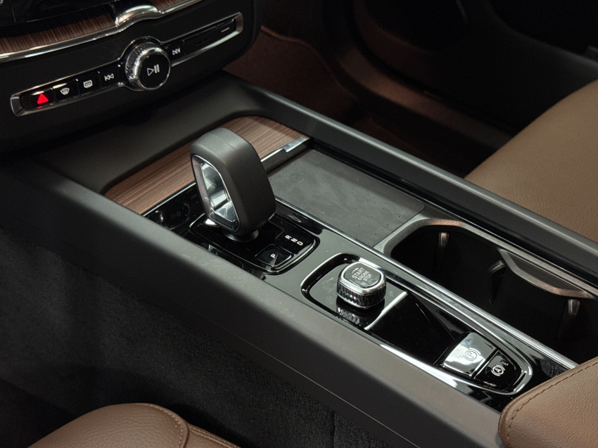 volvo xc60 2.0 t8 recharge plus awd geartronic hibrido 4p automatico 2024