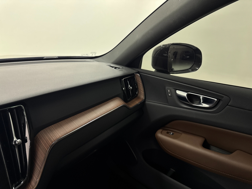 volvo xc60 2.0 t8 recharge plus awd geartronic hibrido 4p automatico 2024