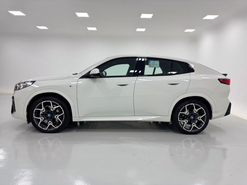 bmw ix2 64,8 kw eletrico xdrive30 m sport 2.0 4p automatico 2025