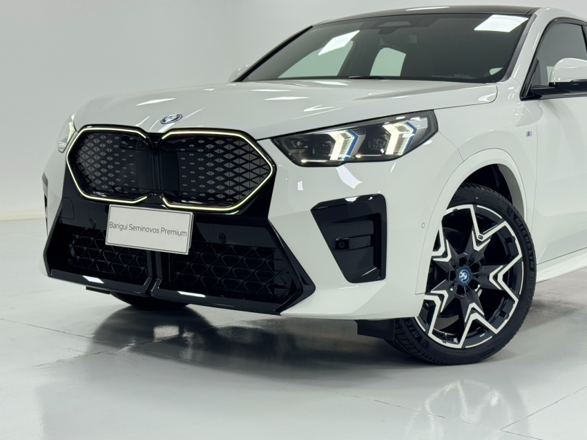 bmw ix2 64,8 kw eletrico xdrive30 m sport 2.0 4p automatico 2025