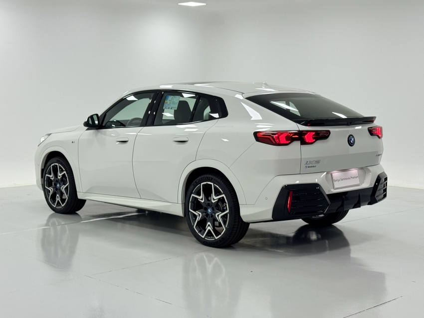 bmw ix2 64,8 kw eletrico xdrive30 m sport 2.0 4p automatico 2025
