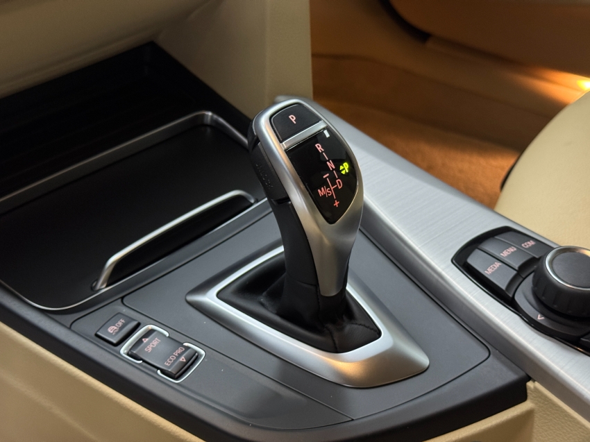 bmw 320i 2.0 sport 16v turbo active flex 4p automatico 201815