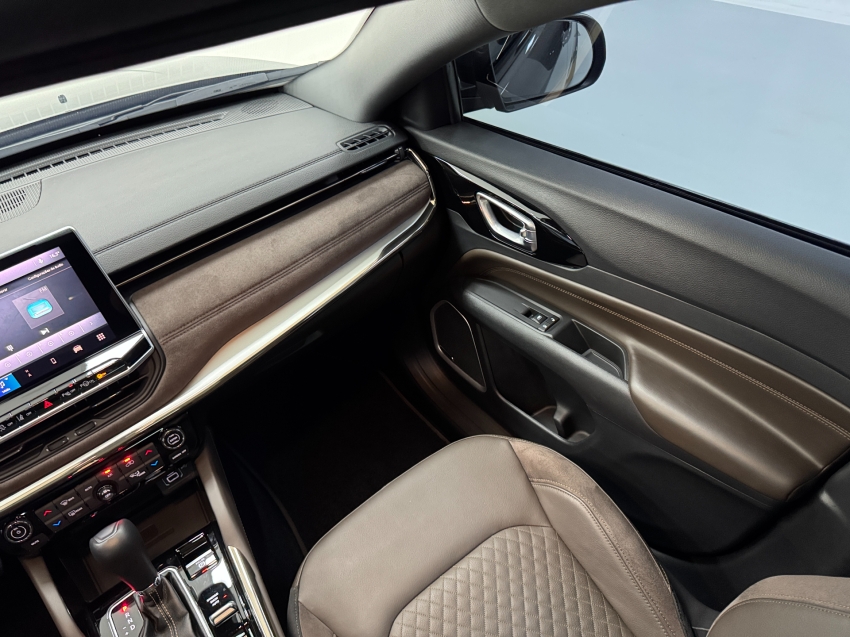 jeep commander 2.2 turbo diesel overland at9 2.0 4p automatico 202518