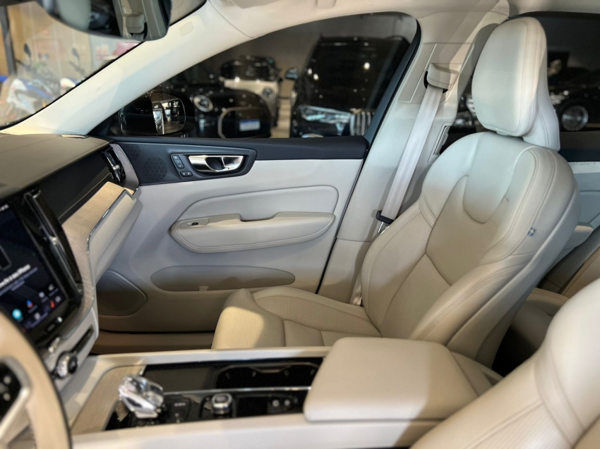 volvo xc60 2.0 t8 recharge ultimate awd geartronic hibrido 4p automatico 202313