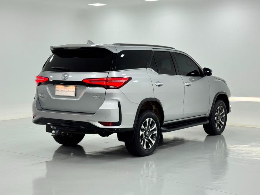 toyota hilux sw4 2.8 d-4d turbo diesel srx platinum 7l 4x4 automatico 4p 20245