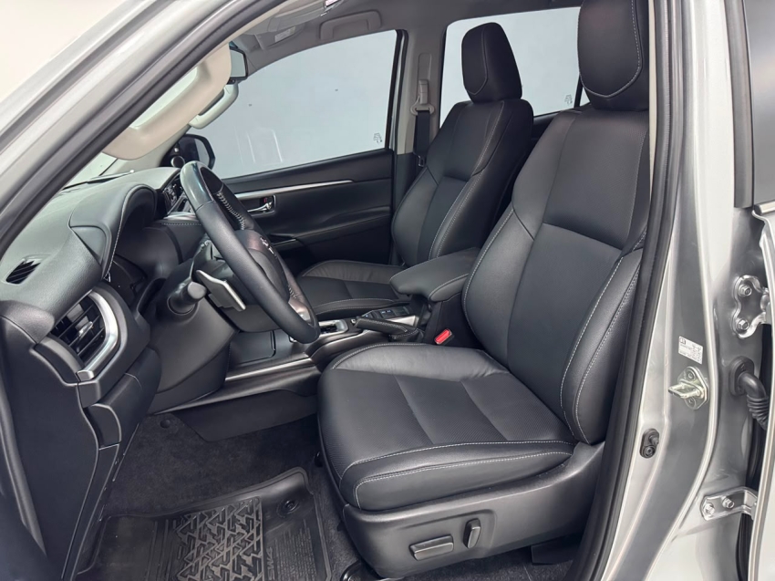 toyota hilux sw4 2.8 d-4d turbo diesel srx platinum 7l 4x4 automatico 4p 202422