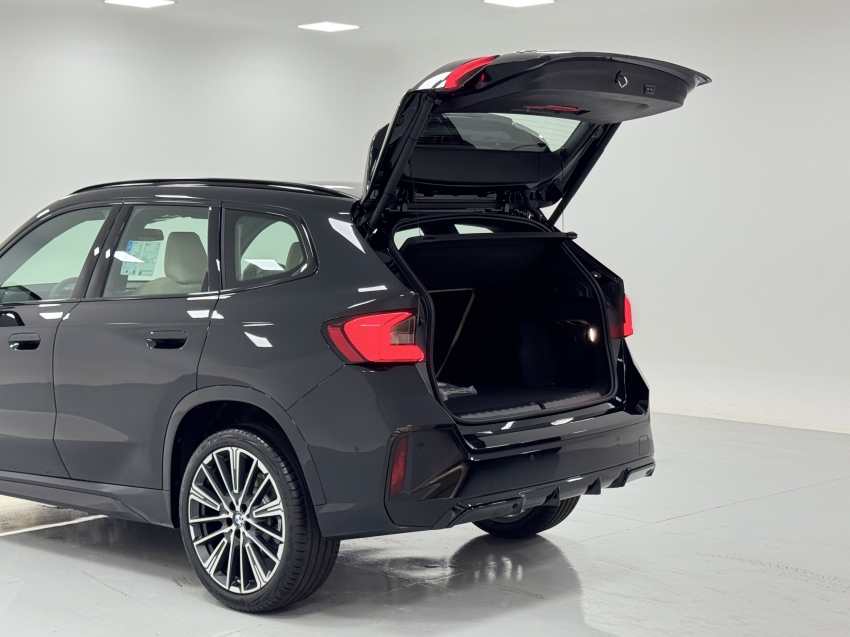 bmw x1 2.0 16v turbo gasolina sdrive20i m sport steptronic 1.9 5p automatico 202710