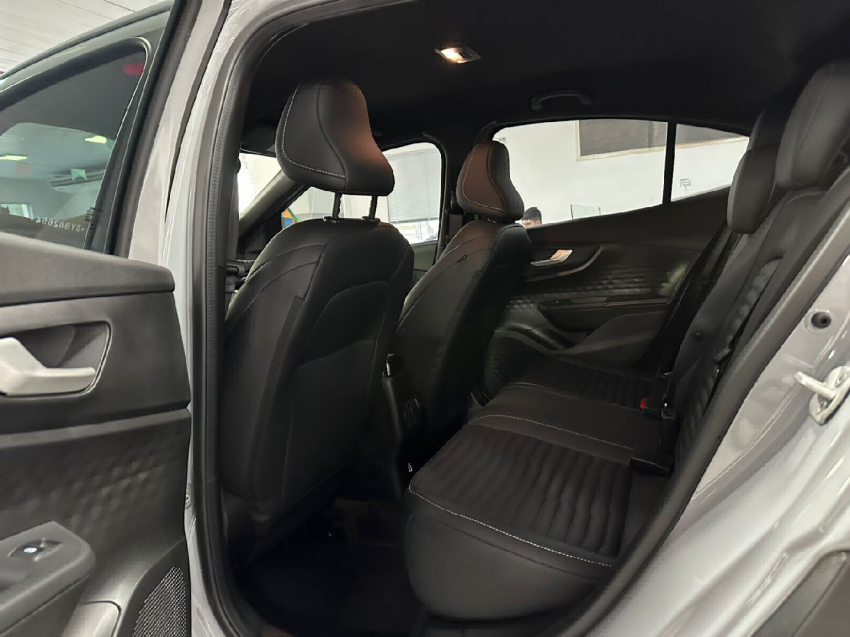 fiat fastback 1.3 turbo 270 flex limited edition at6 1.8 4p automatico 2025