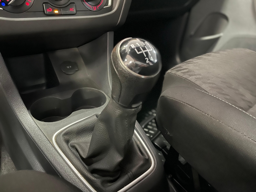 volkswagen fox 1.0 mpi track 12v flex 4p manual 2018