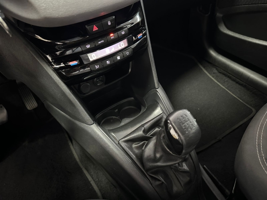 peugeot 208 1.2 active pack 12v flex 4p manual 201713