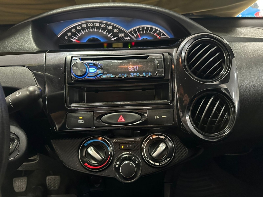 toyota etios 1.5 x sedan 16v flex 4p manual 201411