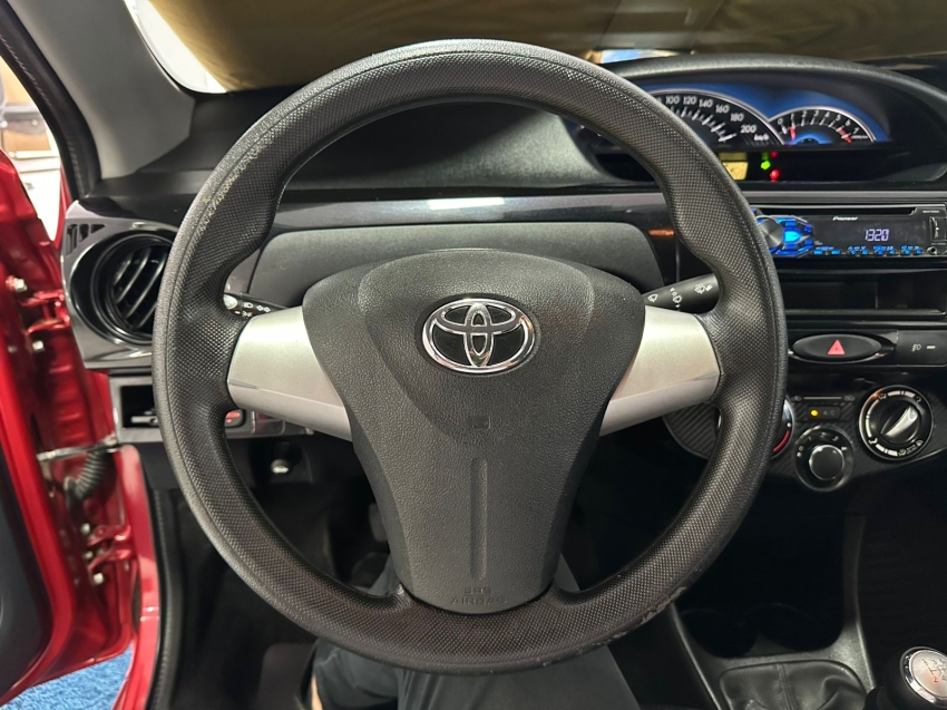 toyota etios 1.5 x sedan 16v flex 4p manual 201413