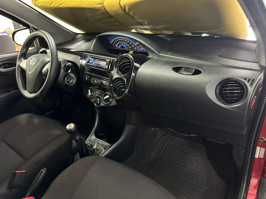 toyota etios 1.5 x sedan 16v flex 4p manual 201417