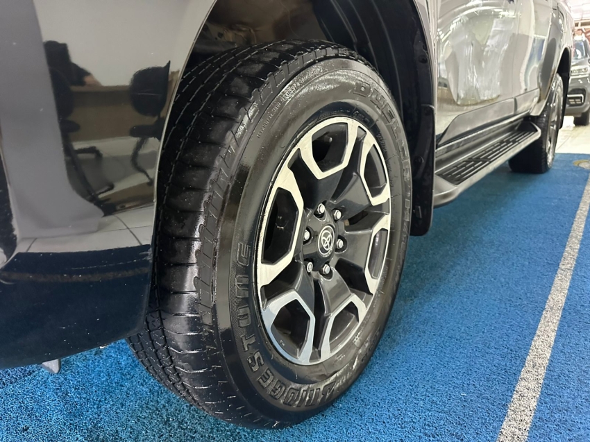toyota hilux 2.8 d-4d turbo diesel cd srv 4x4 automatico 5p 202115