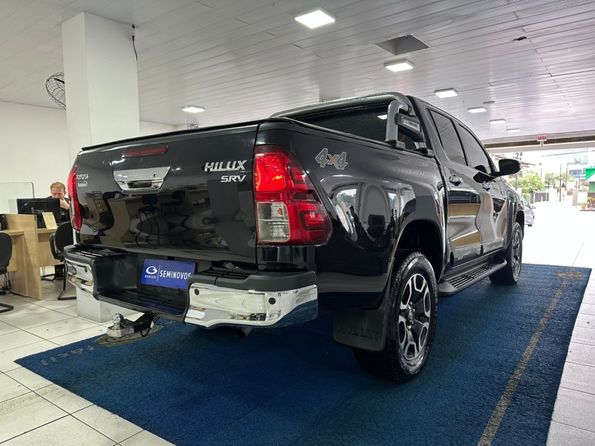 toyota hilux 2.8 d-4d turbo diesel cd srv 4x4 automatico 5p 202113
