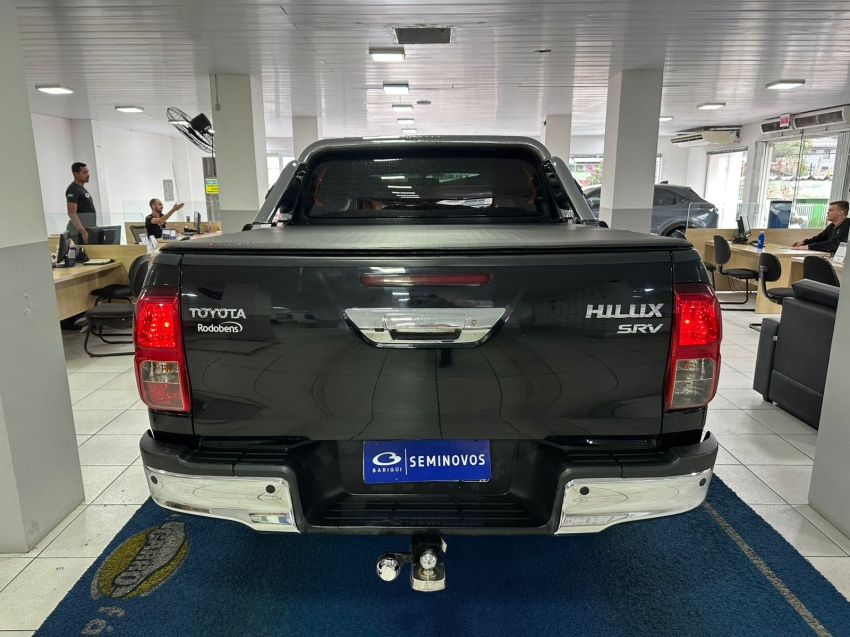 toyota hilux 2.8 d-4d turbo diesel cd srv 4x4 automatico 5p 202112