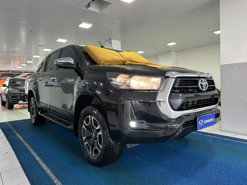 toyota hilux 2.8 d-4d turbo diesel cd srv 4x4 automatico 5p 2021