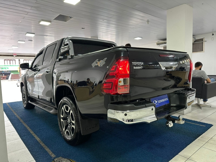 toyota hilux 2.8 d-4d turbo diesel cd srv 4x4 automatico 5p 202114