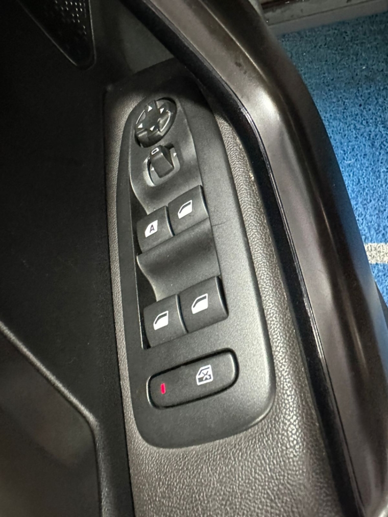 peugeot 2008 1.6 16v flex griffe 4p automatico 5p 20174