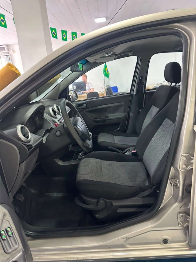 ford fiesta 1.6 se sedan 16v flex 4p manual 5p 20145