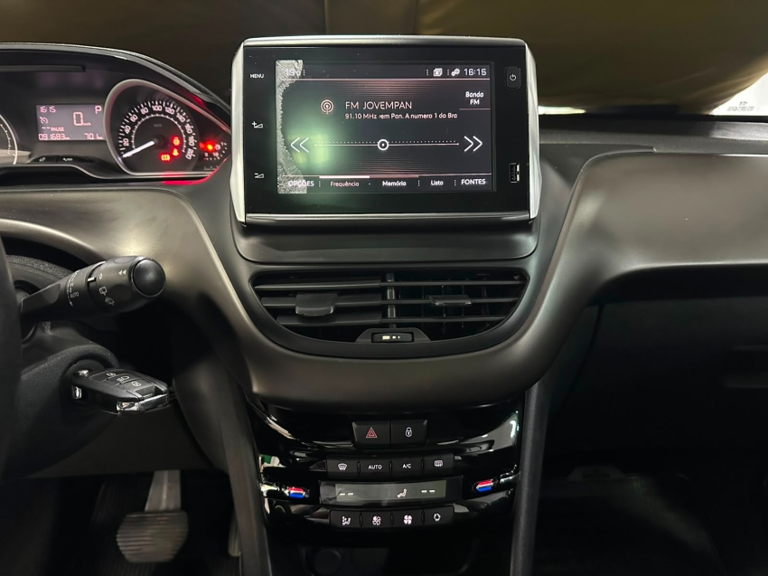 peugeot 2008 1.6 16v flex griffe 4p automatico 5p 20198