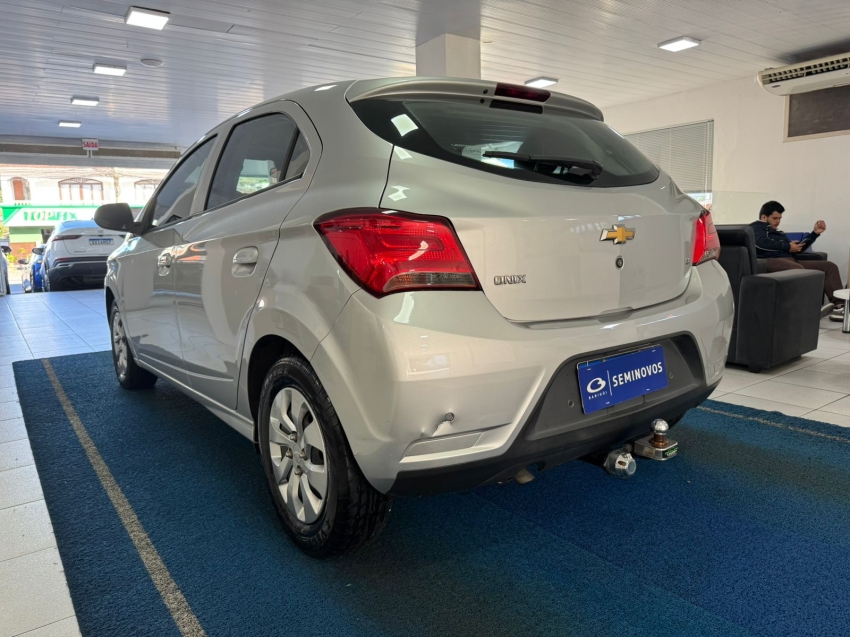 chevrolet onix 1.0 mpfi lt 8v flex 4p manual 5p 201815