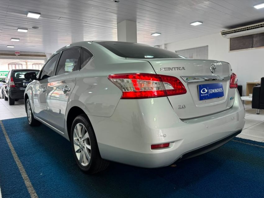 nissan sentra 2.0 sv 16v flex 4p automatico 5p 201515