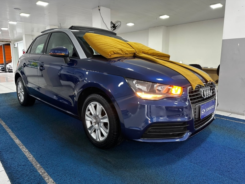 audi a1 1.4 tfsi attraction 16v 122cv gasolina 4p automatico 5p 2013