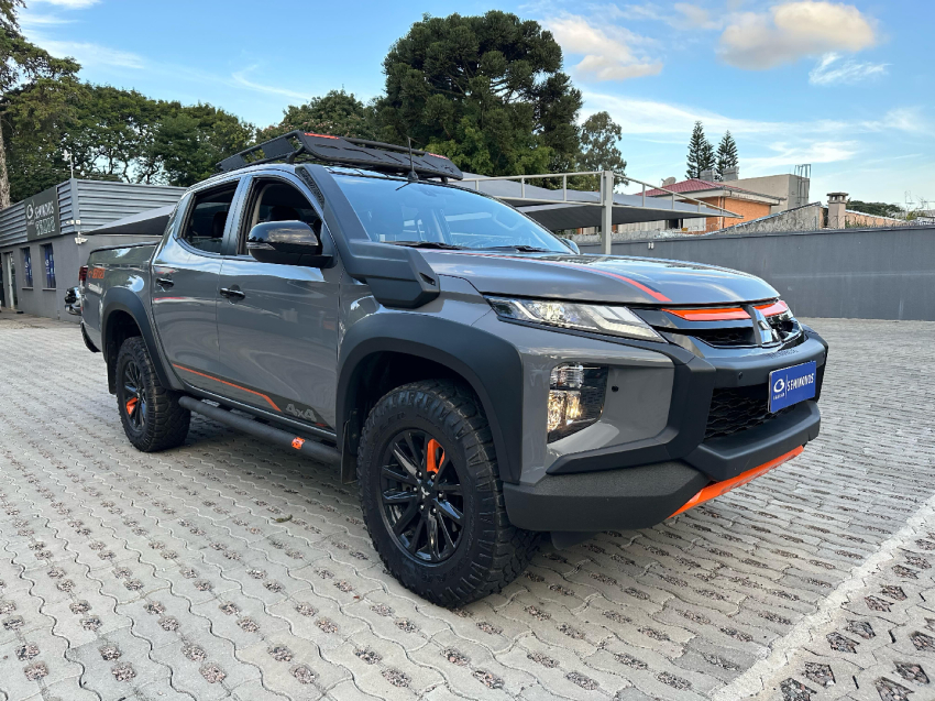 mitsubishi triton 2.4 biturbo diesel hpe-s 4x4 automatico 2024