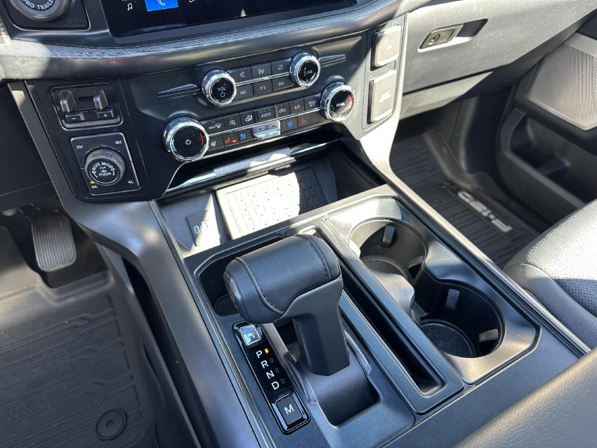 f-150 lariat black 4x4 5.0 at 4p 2024/2024