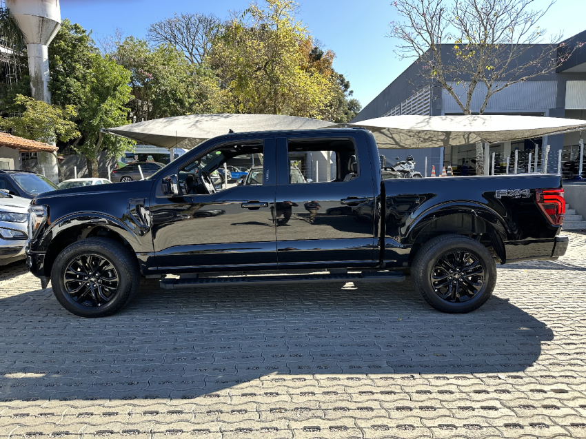 f-150 lariat black 4x4 5.0 at 4p 2024/2024