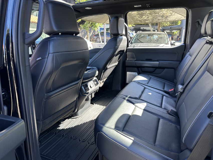 f-150 lariat black 4x4 5.0 at 4p 2024/2024