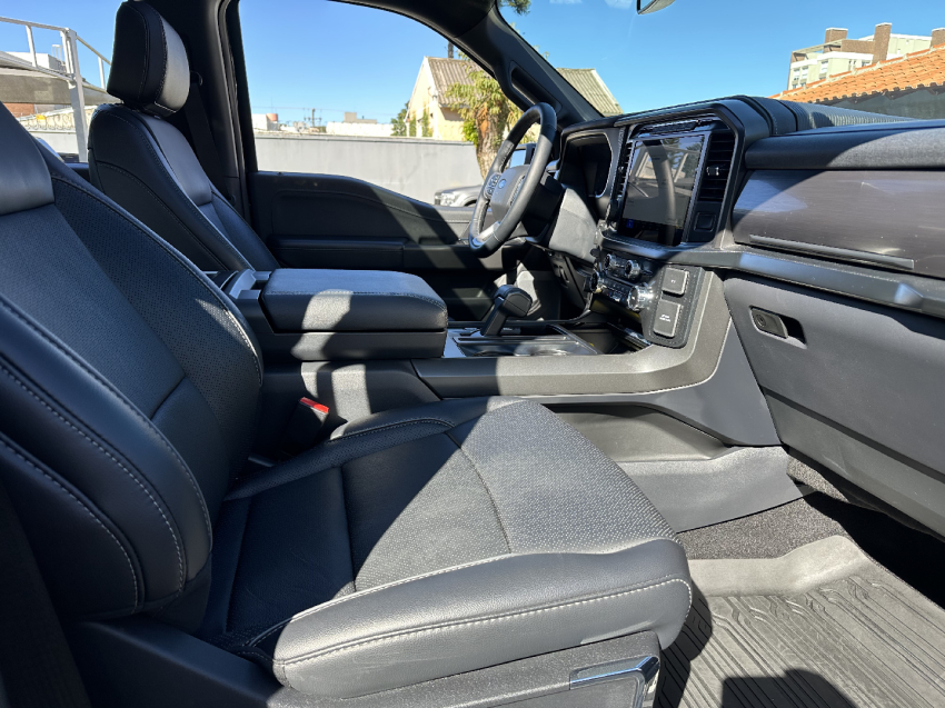 f-150 lariat black 4x4 5.0 at 4p 2024/2024